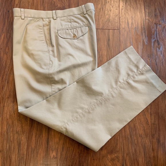 Izod Other - Men’s IZOD khakis